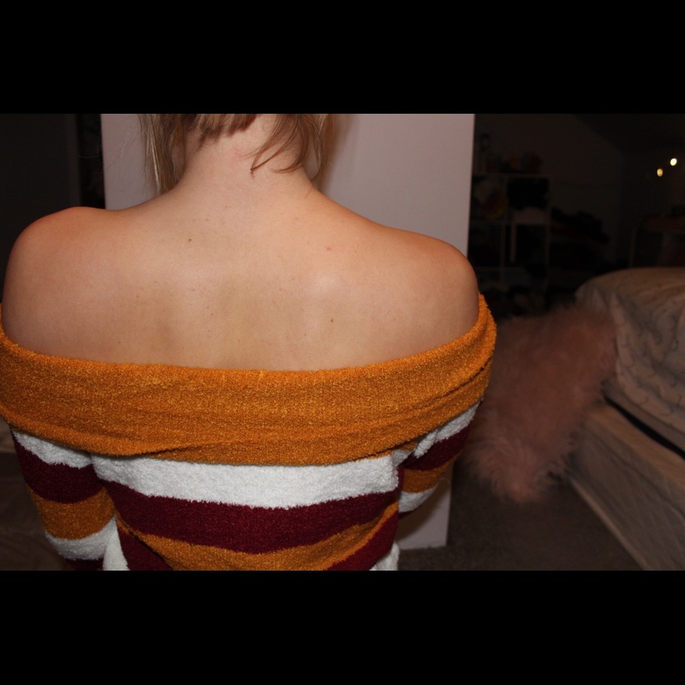 sweater - Picture 3 of 4